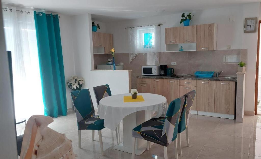 Apartments Mestral Baska Voda Exterior photo